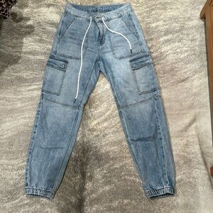 Gently worn, high rise cargo jeans